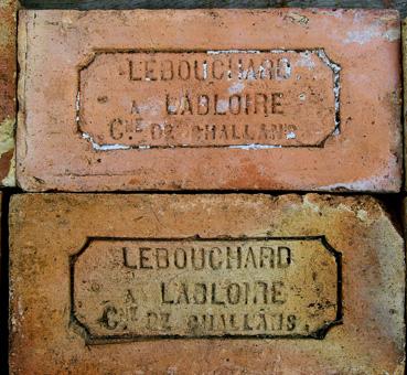 Iconographie - Briques marquées Lebouchard à La Bloire