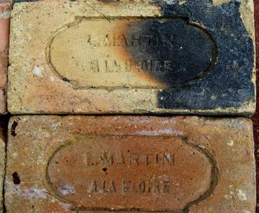 Iconographie - Briques marquées L. Martin à La Bloire