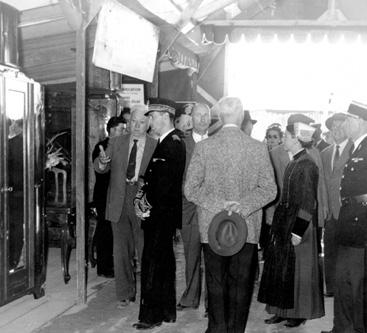 Iconographie - Stand des établissements Bonnin, meubles, à la première foire exposition