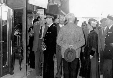 Iconographie - Stand des établissements Bonnin, meubles, à la première foire exposition