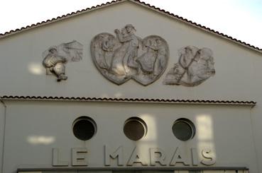 Iconographie - Fronton de la salle "Le Marais", sculpture des frères Martel