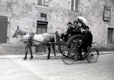 Iconographie - Pierre Danieau avec son cheval à la Noce 1900