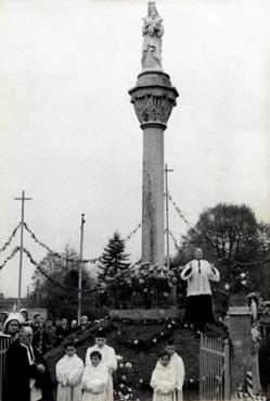 Iconographie - Mission 1958 - Autour de la colonne de la Vierge