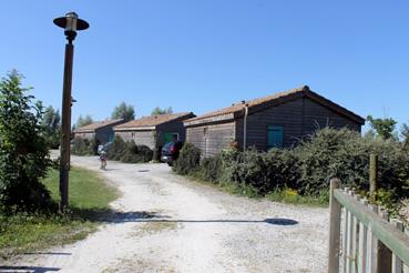 Iconographie - Camping l'Île Cariot - Les châlets