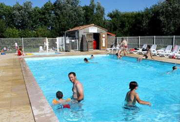 Iconographie - Camping l'Île Cariot - La piscine