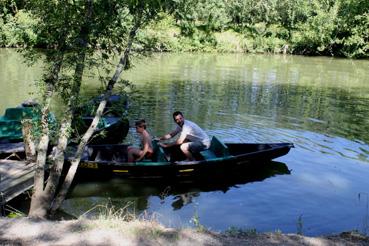 Iconographie - Départ de barques près du camping de La rivière