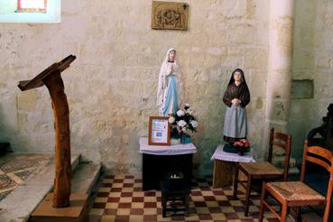 Iconographie - Lutrin et statues de l'église templière