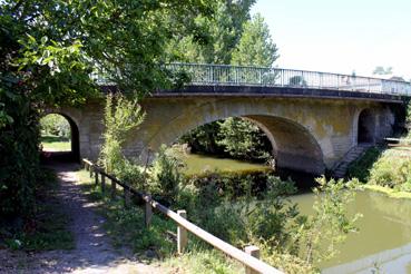 Iconographie - Le pont sur la rivière Vendée