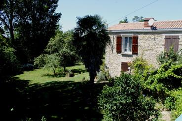 Iconographie - Maison de maître vue du pont sur la Vendée