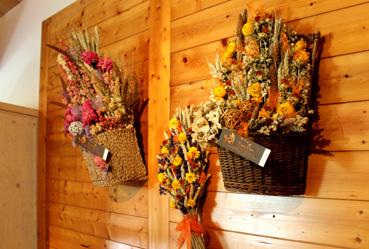 Iconographie - Vendée Fleurs - Fabrication d'objets à partir des fleurs.