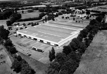 Iconographie - Vue aérienne des usines Huet, route de Soullans