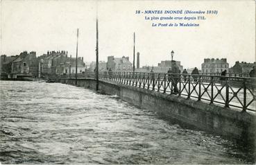 Iconographie - Nantes inondé (décembre 1910) - Le pont de la Madeleine