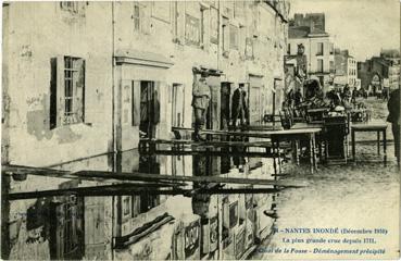 Iconographie - Nantes inondé (décembre 1910) - Quai de la Fosse - Déménagement précipité