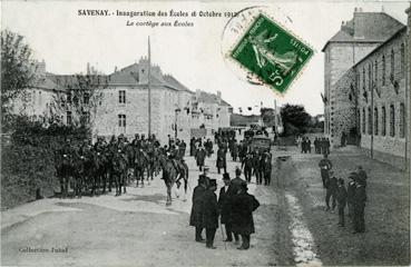 Iconographie - Inauguration des écoles - Le cortège aux écoles