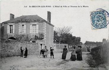 Iconographie - L'hôtel de Ville et l'avenue de la Mairie