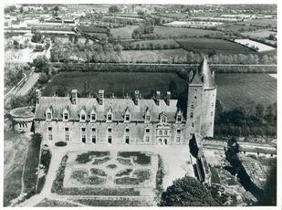 Iconographie - Vue aérienne du Château de la Groulaie