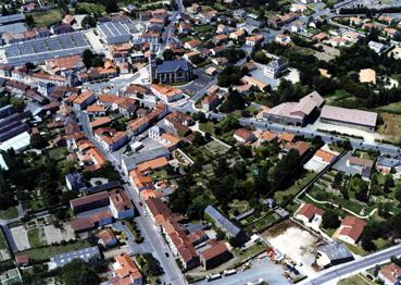 Iconographie - Vue du bourg, côté gare