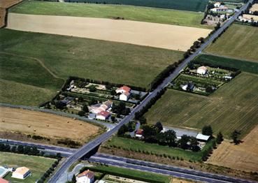 Iconographie - La rue du Val de Loire et la Croix