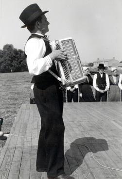 Iconographie - Le groupe folklorique Le merle blanc - René Chaillou