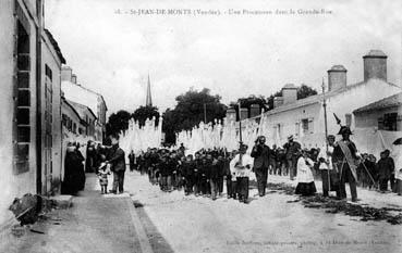 Iconographie - Une procession dans la Grand'Rue