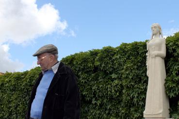 Iconographie - Le monument aux Morts, oeuvre d'Albert Deman, inauguré en 1954