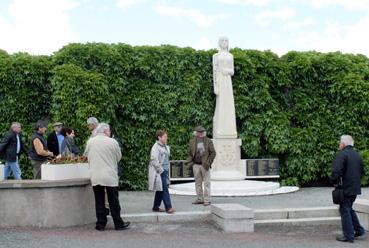 Iconographie - Le monument aux Morts, oeuvre d'Albert Deman, inauguré en 1954