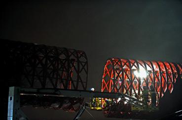 Iconographie - Montage de la nouvelle passerelle, le 30 juin