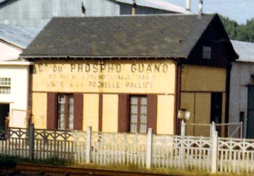 Iconographie - Le bâtiment de la compagnie du Phospho-Guano