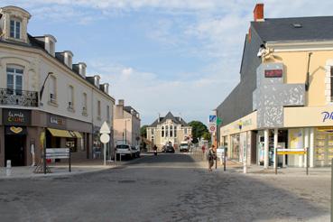 Iconographie - Le magasin La mie câline et l'ancienne mairie