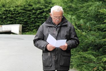 Iconographie - Roger Albert, historien, près du site du moulin à foulon