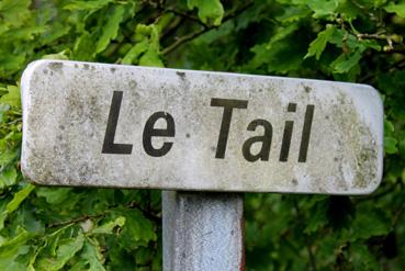 Iconographie - Panneau de direction Le Tail