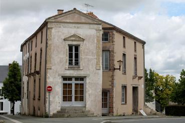 Iconographie - Immeuble face à l'église