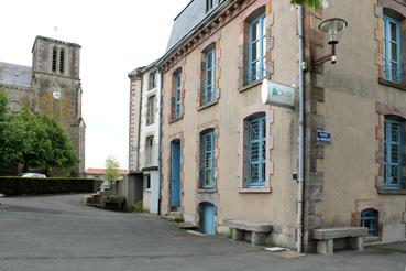 Iconographie - Immeuble avec appareillage apparent en pierres des Plochères