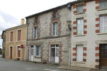 Iconographie - Maison avec appareillage pierres apparentes en pierres des Plochères