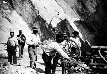 Iconographie - Personnel dans la carrière de pierre des Plochère