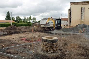 Iconographie - Travaux d'aménagement devant la mairie