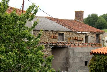 Iconographie - Pigeonniers en façade d'une maison