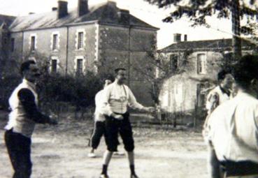 Iconographie - Domaine Saint-Sauveur, séminaristes au sport