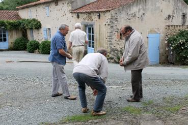 Iconographie - Jeu de la minche - Joueurs à Moulin Migné en Cheffois