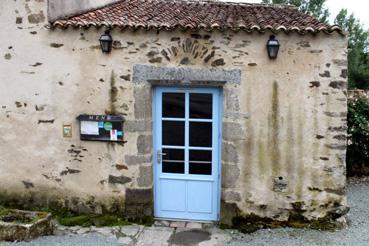 Iconographie - Moulin Migné, entrée de la ferme auberge