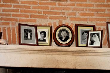Iconographie - Moulin Migné - Photographies de famille sur la tablette de cheminée
