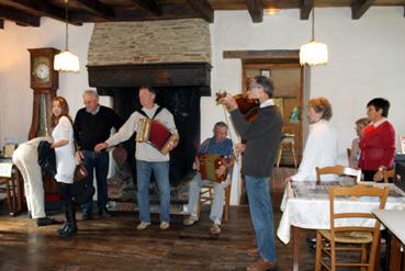Iconographie - Musiciens du groupe Musique traditionnelle en Bocage 