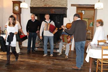 Iconographie - Musiciens du groupe Musique traditionnelle en Bocage 