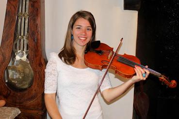 Iconographie - Violoniste du groupe Musique traditionnelle en Bocage