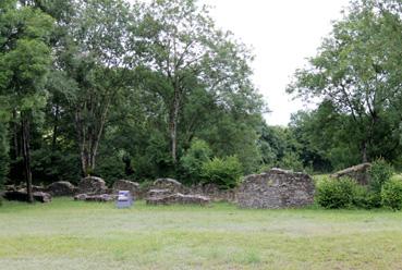 Iconographie - Ruines près du chevalement de la mine de charbon d'Epagnes