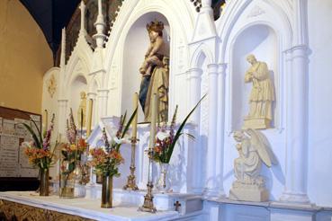 Iconographie - Maître-autel avec la statue de Notre Dame de La Brossardière