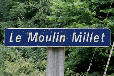 Iconographie - Panneau routier de localisation du Moulin Millet
