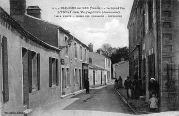 Iconographie - La Grand'Rue - L'Hôtel des Voyageurs (recommandé)