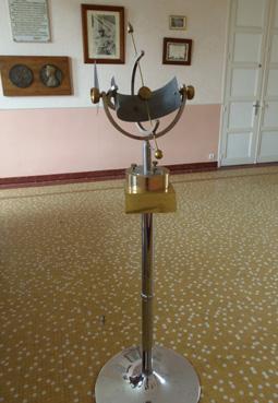 Iconographie - Instrument astronomique exposé en mairie