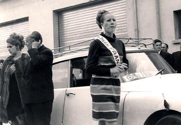 Iconographie - Venue de Miss France avec Madame de Fontenay à la laiterie